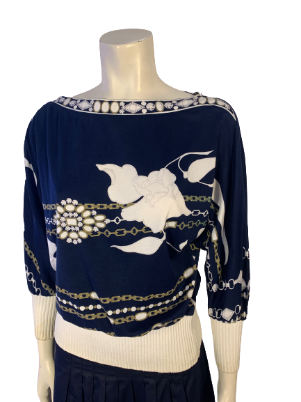 Navy, long-sleeve shirt with white and gold, chain and flower print. Ribbed bands at the sleeves and waist.